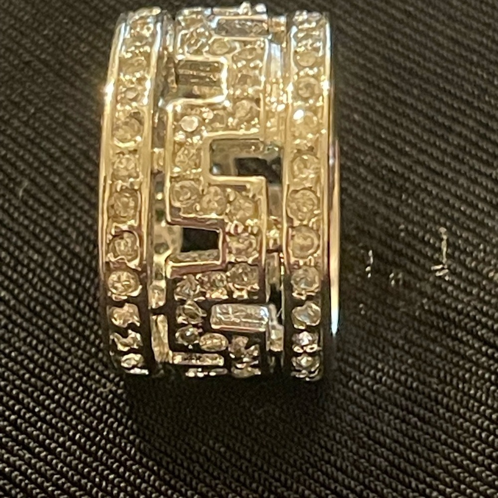 Elegant Silver Band Ring - Picture 2 of 2